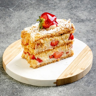 Çilekli Milföy Pasta görseli