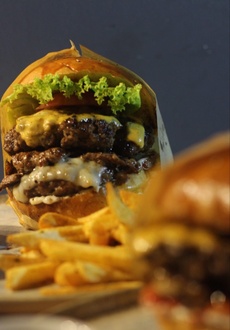 Long Between Burger görseli