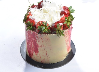 Çilekli Pasta görseli