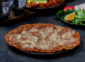 Kaşarlı Lahmacun görseli