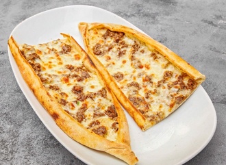 Kavurma Kaşarlı Pide görseli