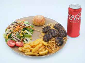 Izgara Köfte + Coca Cola görseli