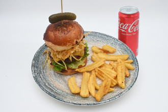 L Arge New York Burger + Coca Cola görseli