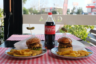 5Li Chese  Burger + 1L Coca Cola+ 1 Porsiyon Patates Kızartması görseli