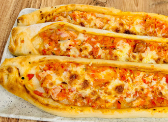 Tavuk Kaşarlı Pide görseli
