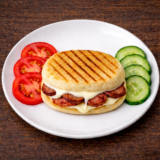 Çift Kaşarlı Çift Sucuklu Bazlama Tost görseli