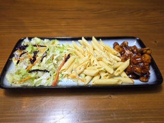 Barbekü Soslu Tavuk Makarna Salata görseli