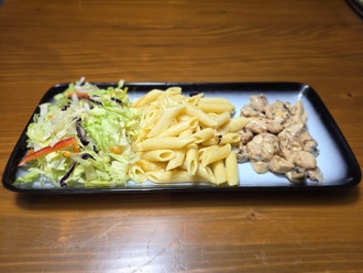 Trüflü Mantarlı Tavuk Makarna Salata görseli