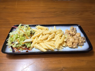 Kekikli Kremalı Tavuk Makarna Salata görseli