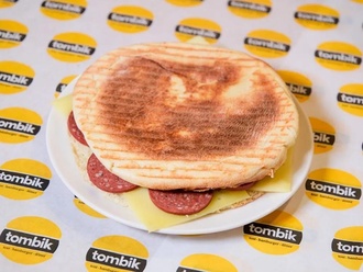 Bazlama Ekmeğine Karışık Tost görseli
