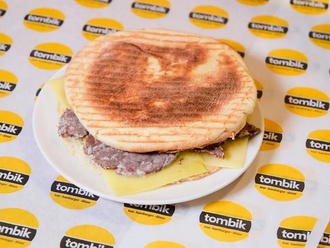 Bazlama Ekmeğine Kavurma Kaşarlı Tost görseli