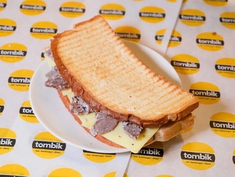 Ayvalık Ekmeğine Kavurma Kaşarlı Tost görseli