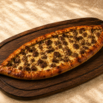 Kuşbaşılı Kaşarlı Pide görseli