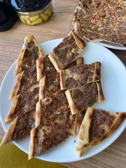 Kenarsız Kıymalı Pide görseli