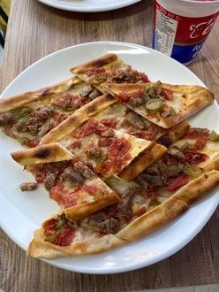 Kuşbaşılı Pide görseli