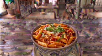 Domates Soslu Penne Makarna görseli