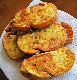 Ezine Peynirli Yumurtalı Ekmek görseli