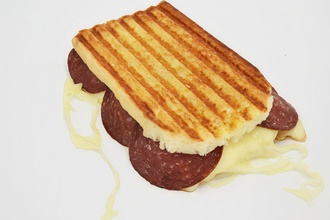 Sucuklu Kaşarlı Tost görseli