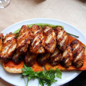 Kanat 1 Kg + (Mevsim Salata Ve Kuru Cacık ) görseli