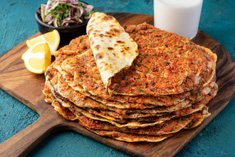 10 Lahmacun + 1 Lt. Ayran Veya Kola görseli