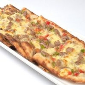 Kuşbaşı Etli & Tel Peynirli Pide görseli