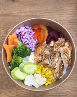 Gourmet Sebzeli Tavuk Bowl görseli