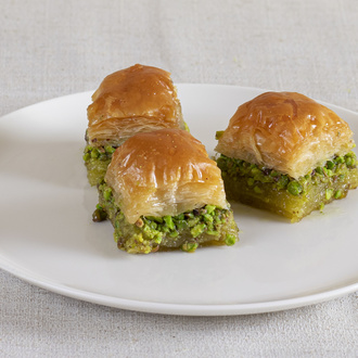 Yarım Kilo Antep Fıstıklı Baklava görseli
