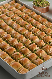 Fıstıklı Özel Baklava (8 Dilim) görseli