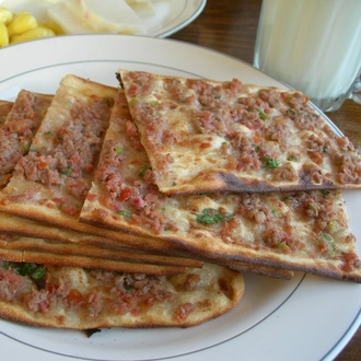 Konya Etli Ekmek görseli