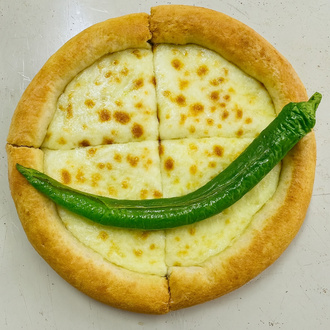 Yuvarlak Sade Kaşarlı Karadeniz Pidesi görseli