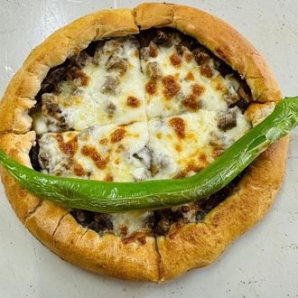Yuvarlak Kavurmalı Kaşarlı Karadeniz Pidesi görseli