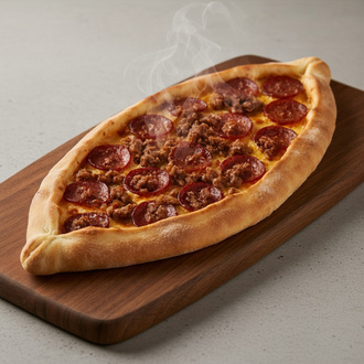 Kıyma Sucuk Kaşarlı Pide görseli