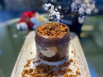 Lotuslu Cup Profiterol görseli
