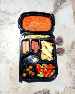 Çakallı Menemenli Kahvaltı Tabağı görseli