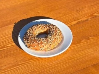 Çekirdekli Sütlü Simit görseli