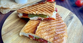 Turşulu Karışık Tost görseli