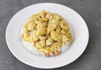 Köri Soslu Tavuk Pilav görseli