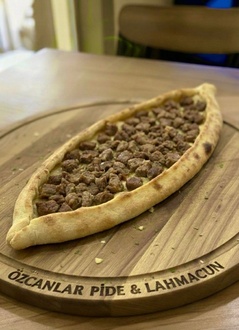Kavurmalı Kaşarlı Pide görseli