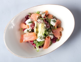 Somon Füme & Ricotta Salatası görseli