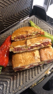 Sucuklu Kaşarlı Tam Ekmek Tost görseli