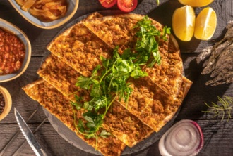 Lahmacun görseli