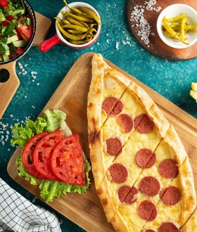Sucuklu & Kaşarlı Pide görseli