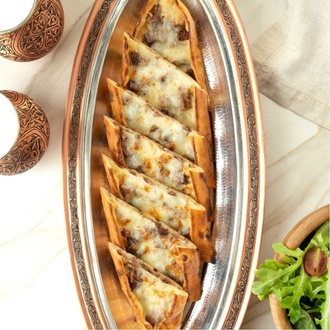 Kavurmalı Kaşarlı Pide görseli