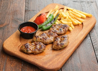 Püre Yatağında Izgara Köfte (260 Gr.) görseli