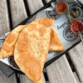 Zeytinli Patlıcanlı Köz Biberli Çi Börek görseli