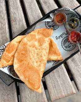 Vegan Sosisli Peynirli Çiğ Börek görseli