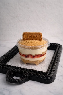 Lotuslu Çilekli Mag görseli