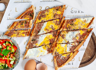 Kıymalı Yumurtalı Pide görseli