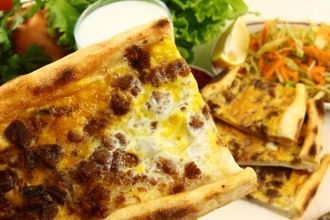 Kavurma Yumurtalı Pide görseli