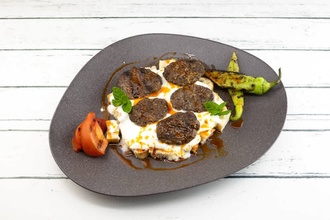 Yoğurtlu Köfte görseli